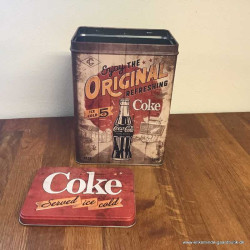 Metal dåse Mål: 20 x 14 x 10 cmMed coca cola motiv