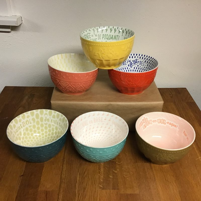 Porcelænskål med mønster inde i skålen