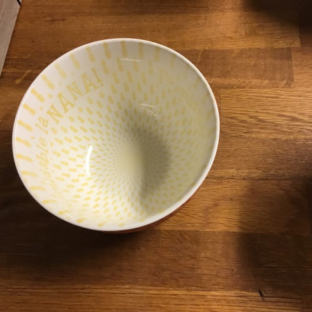 Porcelæn skål med mønster inde i skålen