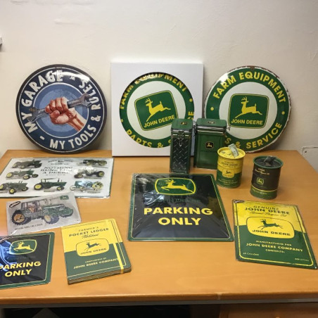 Udvalg af John Deere metalskilte og dåser m.m.